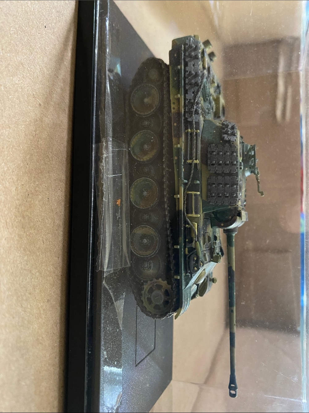 1:72 Scale Military Tank Model - Green Camo